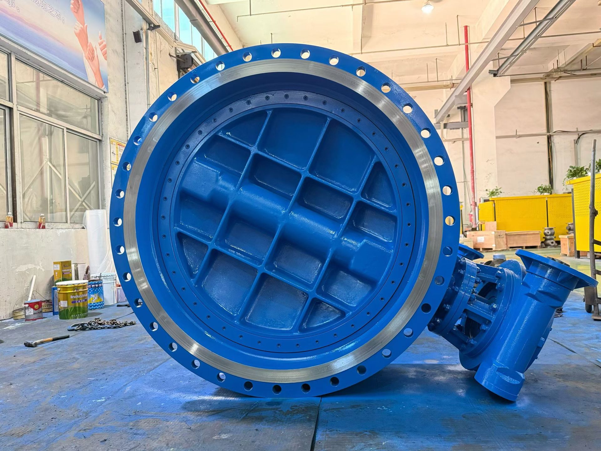 Large-diameter butterfly valve in the dedicated workshop